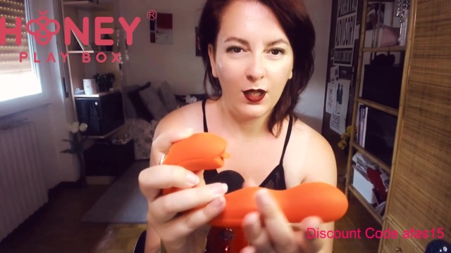 Nicoletta tries JOI from the Honeyplaybox and has a truly wonderful orgasm with this new vibrator
