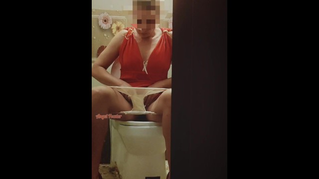 I saw at a party how girl in a red dress pissing in the toilet.
