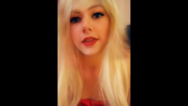 Crossdresser Tries out Snapchat Filter