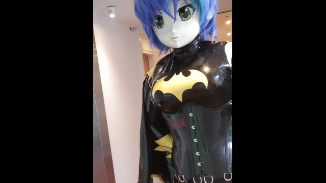 Kira Frost 17_EFM2022 - Futuristic Latex Batgirl 3_3