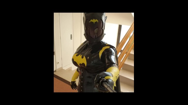 Kira Frost 16_EFM2022 - Futuristic Latex Batgirl 2_3