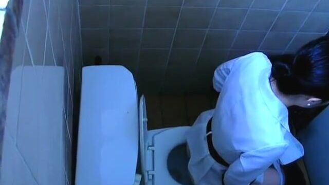 Korean Woman Pooping