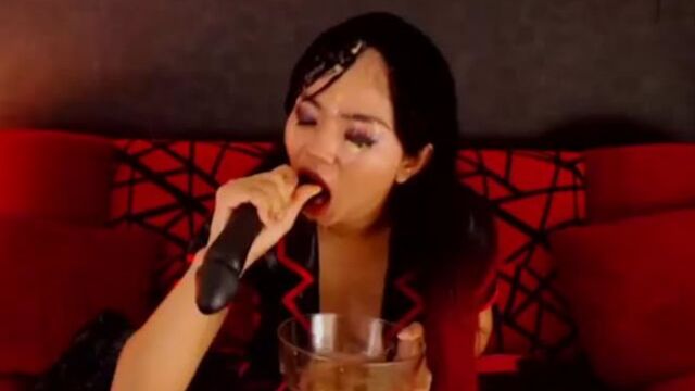 Asian Camwhore eats her own shitty vomit - No limits