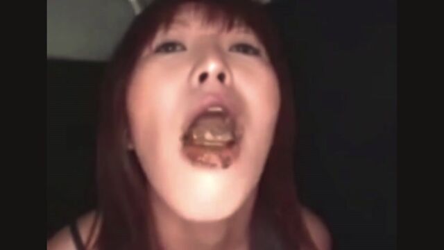 An Asian beauty swallows deeply and eats shit