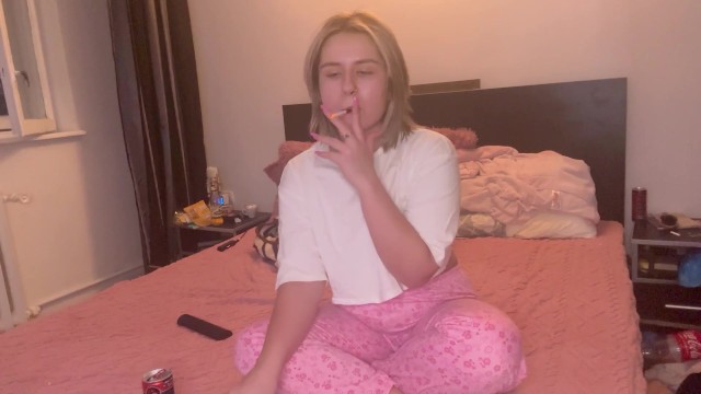 Chilling while smoking and farting in pijamas