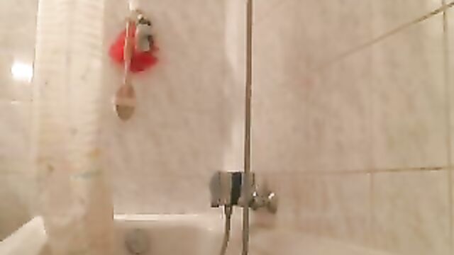 pipi sous la douche